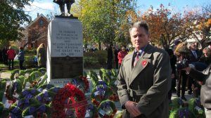 ron-at-cenotaph-2016